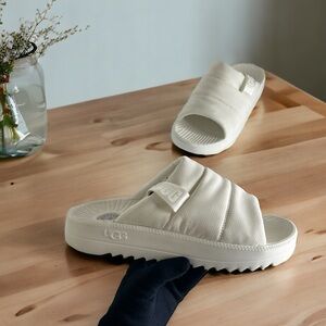 UGG Men’s Maxxer White 3M Thinsulate Slides Sandal